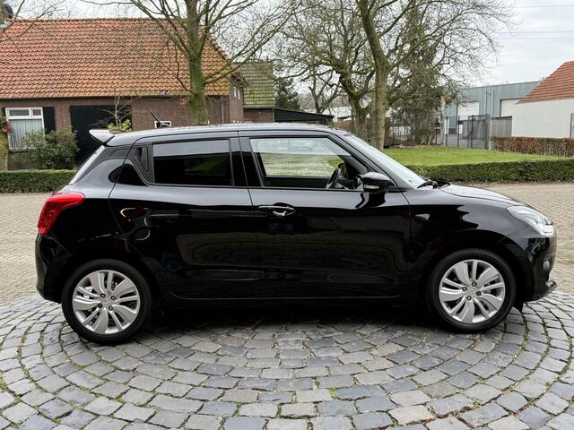 Suzuki SWIFT 1.0 Stijl Smart Hybrid | Carplay | Camera | Navi | Stoelverw. | All-in rijklaarprijs