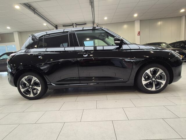 Suzuki SWIFT 1.2 Style Hybrid [CARPLAY| CLIMATE CONTROL | ALL-SEASON BANDEN |