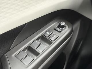 suzuki-swift-1.2-style-smart-hybrid