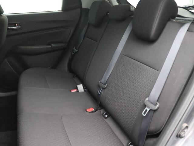 Suzuki SWIFT 1.2 Style Smart Hybrid 83PK Aut. Trekhaak, Keyless, Achteruitrijcamera, Clima, Adaptieve Cruise Controle, 16" LM Velgen, Stoelverwarming