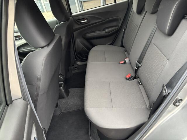 Suzuki SWIFT 1.2 Style Smart Hybrid / Allseason Banden / Navi / Apple carplay / Android Auto / Stoelverwarming