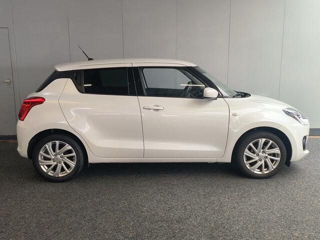 Suzuki SWIFT 1.2 Select Smart Hybrid uit 2023 Rijklaar + 12 maanden Bovag-garantie Henk Jongen Auto's in Helmond, al 50 jaar service zoals 't hoort!