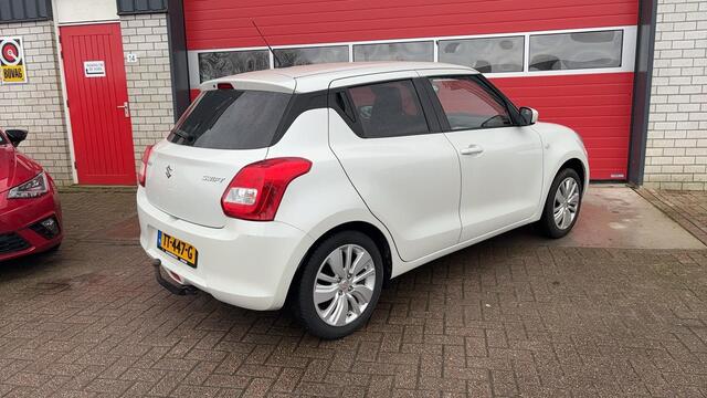 Suzuki SWIFT 1.2 Select TREKHAAK / AIRCO / CAMERA / CARPLAY / STOELVERW / NAVI / BLUETOOTH / NL-AUTO