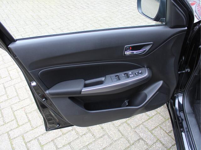 Suzuki SWIFT 1.2 Style Smart Hybrid /Keyless/ACC/PDC/Camera/DAB+/Apple carplay/Stoelverwarming/LED/NAP! 1e eig!