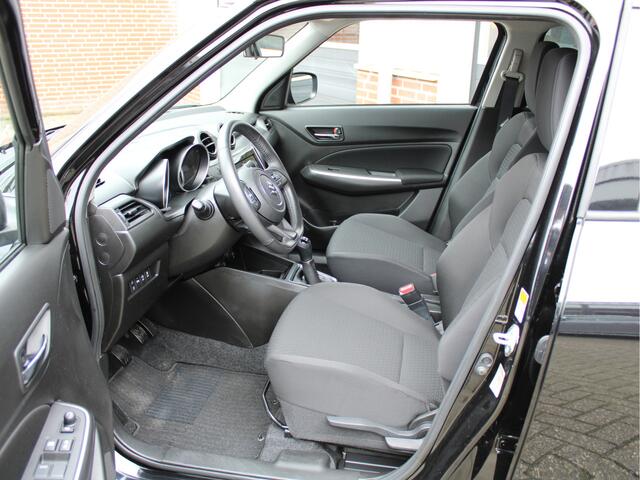 Suzuki SWIFT 1.2 Style Smart Hybrid /Keyless/ACC/PDC/Camera/DAB+/Apple carplay/Stoelverwarming/LED/NAP! 1e eig!