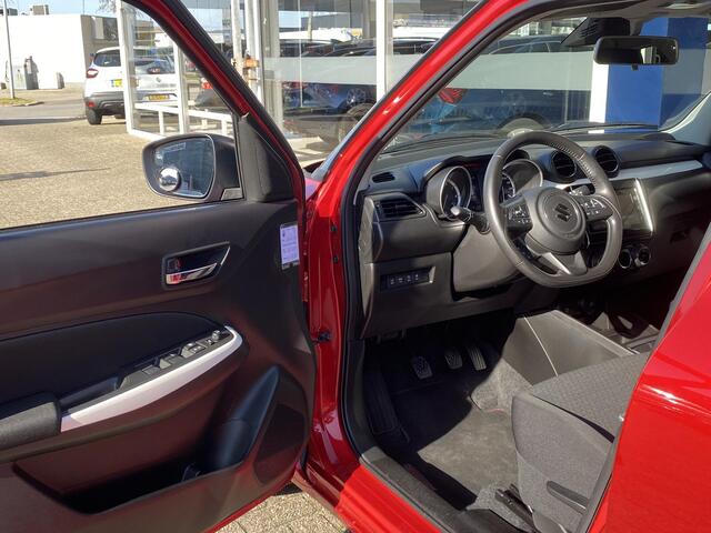 Suzuki SWIFT 1.0 Stijl Smart Hybrid / NL-Auto / 67.000 KM / Stoelverwarming / Apple-Carplay & Android-Auto / Cruise-Control / Climate-Control / LED / Keyless / DAB Radio-Bluetooth / Elektr.-Ramen V+A / Camera-Achter / 16'' LMV / ENZ.
