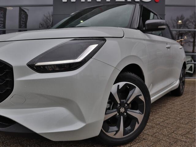 Suzuki SWIFT 1.2 Style Smart Hybrid CVT Automaat 3.012km! | Navigatie | Camera | Stoelverwarming | All seasons | tot 10 jaar garantie!