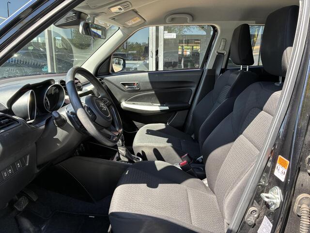 Suzuki SWIFT 1.0 Stijl Automaat 110PK | Achteruitrijcamera | Adaptieve Cruise Control | Climate Control | Carplay | Navigatie