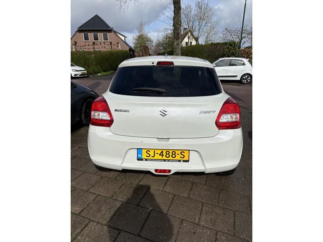 Suzuki SWIFT 1.2 Select incl. airco en verwarm. voorstoelen incl. Carplay en a.uitrijcamera