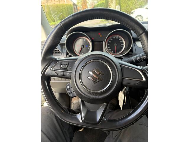 Suzuki SWIFT 1.2 Select incl. airco en verwarm. voorstoelen incl. Carplay en a.uitrijcamera