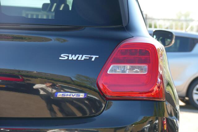 Suzuki SWIFT 1.0 Stijl Smart Hybrid | RIJKLAARPRIJS | TREKHAAK | NAVIGATIE |