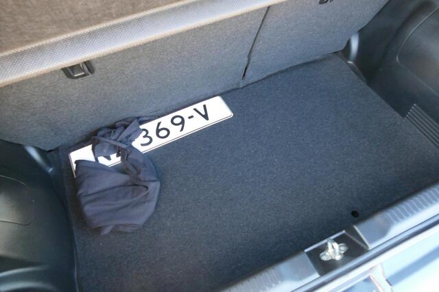 Suzuki SWIFT 1.0 Stijl Smart Hybrid | RIJKLAARPRIJS | TREKHAAK | NAVIGATIE |