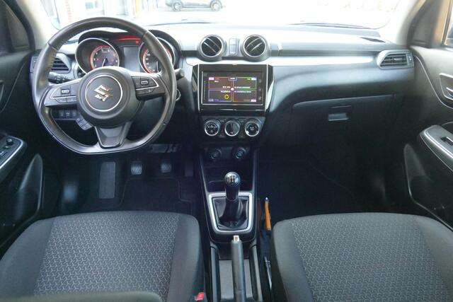 Suzuki SWIFT 1.0 Stijl Smart Hybrid | RIJKLAARPRIJS | TREKHAAK | NAVIGATIE |