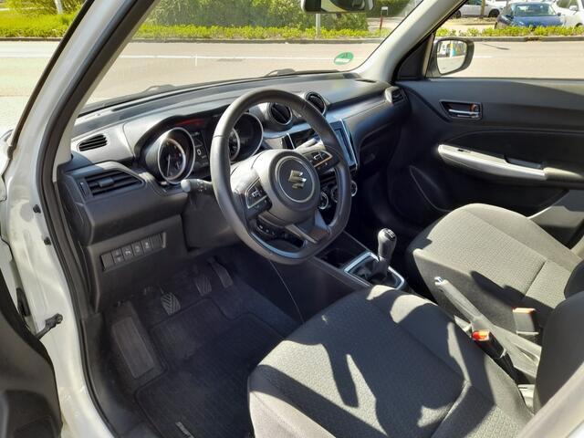 Suzuki SWIFT 1.2 STYLE SMART HYBR. KEYLESS ECC CAMERA CARPLAY NAVI ADD. CRUISE