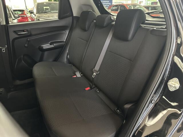 Suzuki SWIFT 1.2 Select [ TREKHAAK I ARMSTEUN I CARPLAY I CAMERA ]