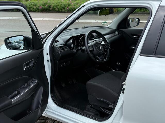 Suzuki SWIFT 1.2 STYLE SMART HYBR. KEYLESS ECC CAMERA CARPLAY NAVI ADD. CRUISE
