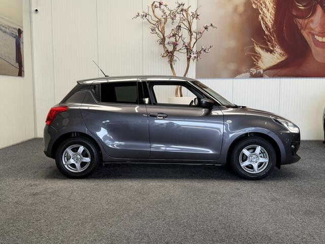 Suzuki SWIFT 1.2 5 DEURS AUTOMAAT SELECT SMART HYBRID NAVIGATIE APPLE CARPLAY- ACHTERUITRIJ CAMERA- AIRCO- STUURBEDIENING- ZEER MOOI !!