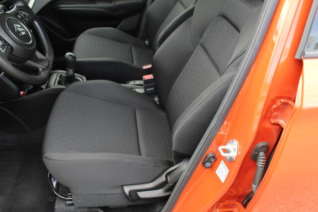 Suzuki SWIFT 1.2 83 pk MHEV Comfort Smart Hybrid 5 deurs Navigatie, Cruise Control, Camera, Keyless entry en start