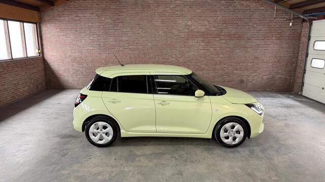 Suzuki SWIFT 1.2 HYBRID MT Comfort Camera / Navi / Clima
