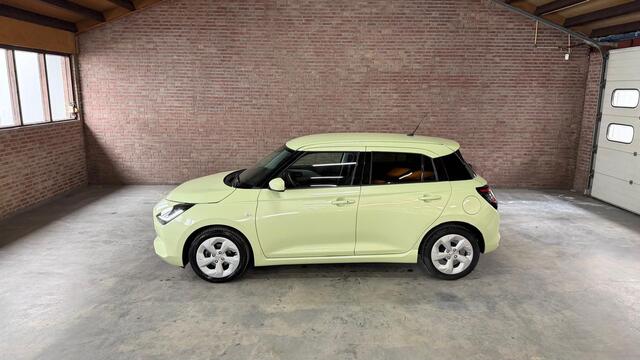 Suzuki SWIFT 1.2 HYBRID MT Comfort Camera / Navi / Clima