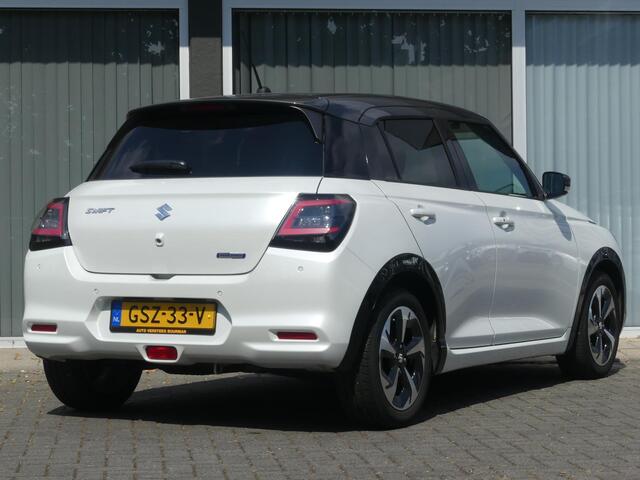 Suzuki SWIFT Style 1.2 Smart Hybrid 85PK CVT Automaat Two-Tone dak, Climate Control, Navigatie, Lichtmetalen velgen, Zwarte Wielkast randen