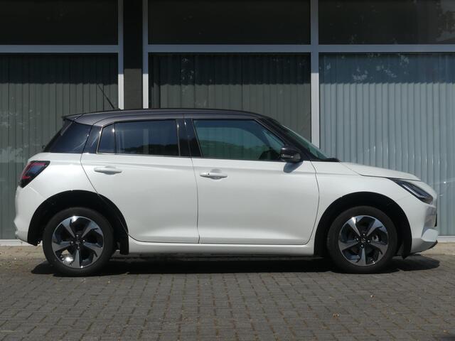 Suzuki SWIFT Style 1.2 Smart Hybrid 85PK CVT Automaat Two-Tone dak, Climate Control, Navigatie, Lichtmetalen velgen, Zwarte Wielkast randen