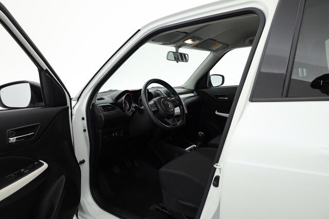 Suzuki SWIFT 1.2 GT 90PK Smart Hybrid | Rijklaar! | Orig. NL | Stoelverwarming | NAV+App.Connect | Airco | Camera | Bluetooth | Elek. Ramen | Mistlampen | 5-deurs | V
