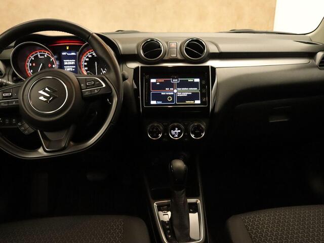 Suzuki SWIFT 1.2 Style Smart Hybrid - ORIGINEEL NEDERLANDSE AUTO - AFNEEMBARE TREKHAAK 1.000KG GEREMD TREKGEWICHT - PARKEERSENSOREN ACHTER - DODEHOEK DETECTIE - KEYLESS ENRTY & START - STOELVERWARMING