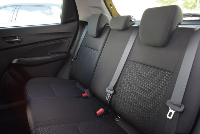 Suzuki SWIFT 1.2 Style Smart Hybrid Automaat | Stoelverwarming | Navigatie | Cruise & Climate Control | Dodehoekassistentie |