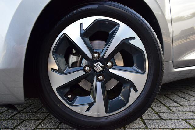 Suzuki SWIFT 1.2 Style Smart Hybrid | Adaptieve Cruise Control | Navigatie | Camera | Stoelverwarming |
