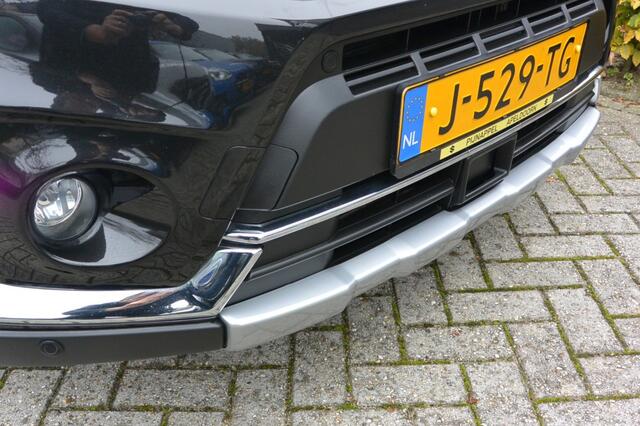 Suzuki VITARA 1.4 Turbo Boosterjet Style met stootlijstset/mask/navigatie