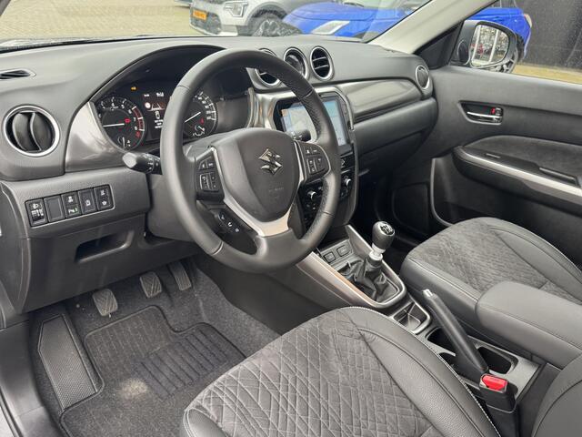 Suzuki VITARA 1.4 Boosterjet Style Smart Hybrid BTW meest Luxe uitvoering. Info: M. Safari 0492588976