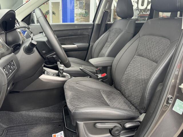 Suzuki VITARA 1.4 Boosterjet Style Smart Hybrid BTW meest Luxe uitvoering. Info: M. Safari 0492588976