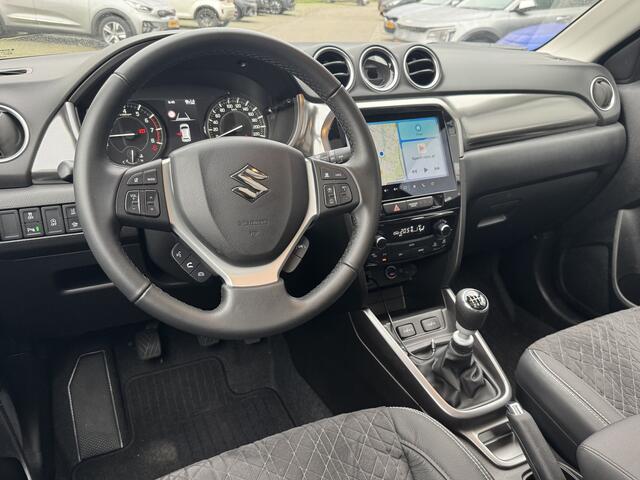 Suzuki VITARA 1.4 Boosterjet Style Smart Hybrid BTW meest Luxe uitvoering. Info: M. Safari 0492588976