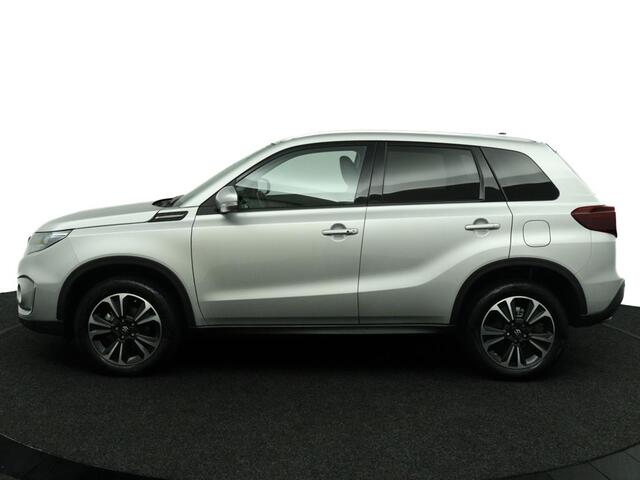 Suzuki VITARA 1.4 Boosterjet Style Smart Hybrid | Alcantara Bekleding | Keyless Entry | Parkeersensoren Rondom | Navigatie |