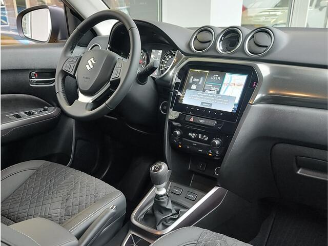 Suzuki VITARA 1.4 BOOSTERJET STYLE SMART HYBRID Direct Beschikbaar | Met 6 JAAR GARANTIE! | Inclusief ¤ 2.000,- Voorraad Voordeel