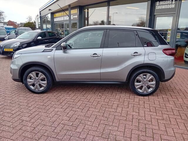 Suzuki VITARA 1.5 Hybrid Select Automaat, Airco(automatisch) Carplay/Android auto, Navigatie, Bluetooth, Cruise control adaptief, Stoelverwarming, Camera, Keyless, Rijbaan begeleiding, Dode hoek detector, enz.., Nieuwstaat, Dealer onderhouden, BOVAG