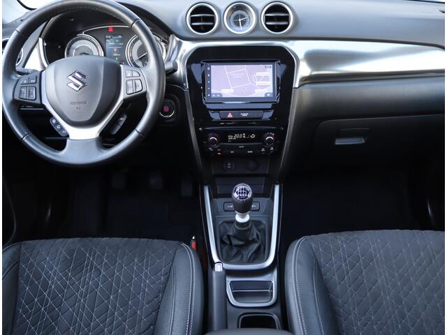 Suzuki VITARA 1.4 Boosterjet Style | Panoramadak | Trekhaak | 1e eigenaar | NAP
