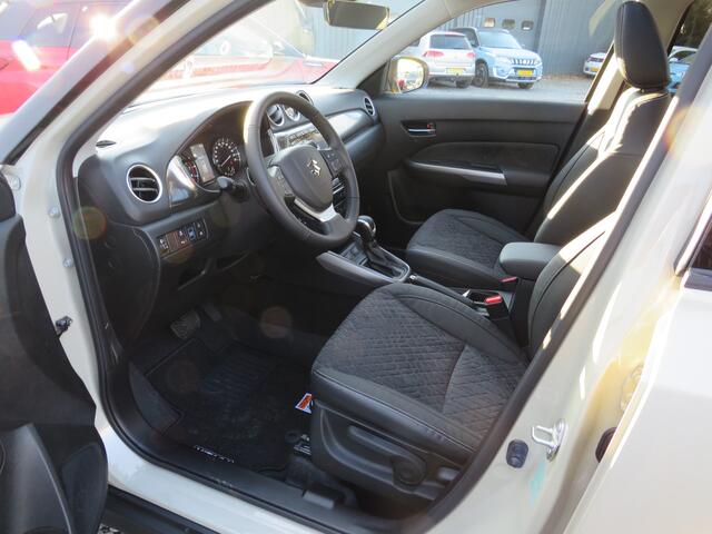 Suzuki VITARA 1.5 Hybrid Style, Automaat, Panoramadak, 6 jaar GARANTIE, Navigatie en Draadloos Applecarplay / Androidauto