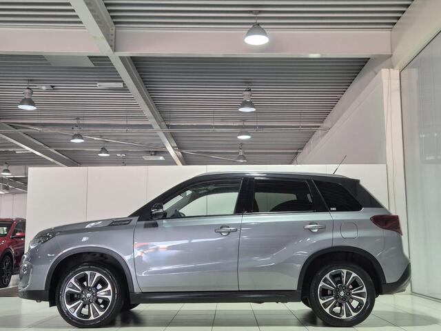 Suzuki VITARA 1.4 Boosterjet Style Smart Hybrid zomer + winterbanden , 46.911 KM , zeer veel luxe aanwezig !