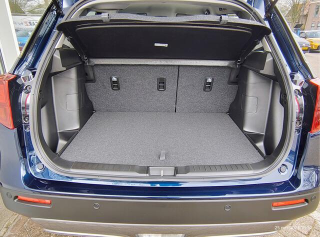 Suzuki VITARA 1.5 FULL HYBRID STYLE Direct Beschikbaar | Met 6 JAAR GARANTIE! | Inclusief ¤ 2.150,- Voorraad Voordeel