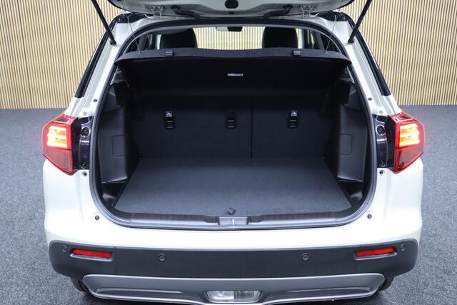Suzuki VITARA 1.5 Hybrid Automaat Style | ¤ 3.600,- Demo voordeel! | Leder | Navigatie | Camera | Parkeerhulp | Adaptive-cruise | Two-Tone Lak | Dodehoekdetectie