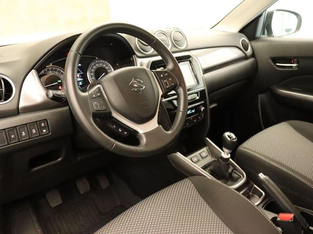 Suzuki VITARA 1.4 Boosterjet Comfort Smart Hybrid - ORIGINEEL NEDERLANDSE AUTO - AFNEEMBARE TREKHAAK (1.500KG GEREMD TREKGEWICHT) - STOELVERWARMING - ACHTERUITRIJ CAMERA - NAVIGATIE - DODEHOEK DETECTIE