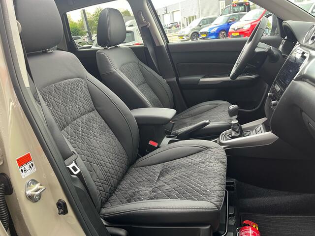 Suzuki VITARA 1.4 Boosterjet Style Smart Hybrid / Pano. / Camera / Stoelverw. / Dodehoek herkenning /