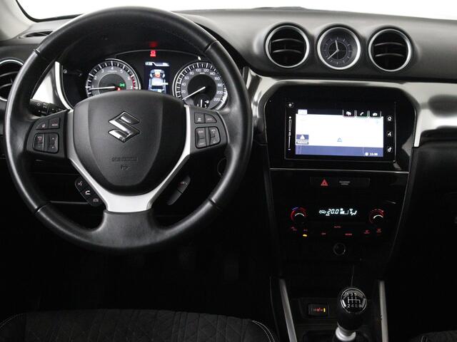 Suzuki VITARA 1.4 Boosterjet Style Smart Hybrid | Apple Carplay / Android Auto (Navigatie) | Camera | LM velgen | Stoelverwarming | Leder |