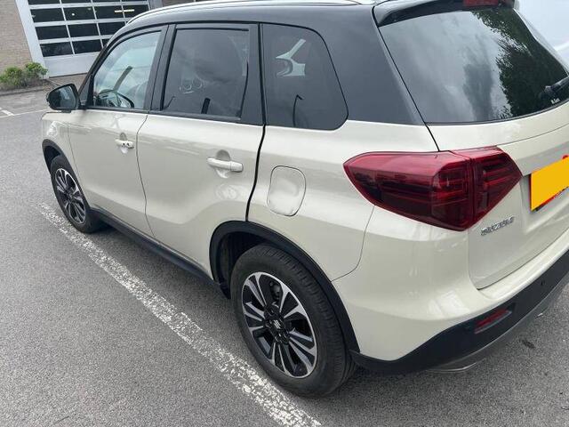 Suzuki VITARA 1.5 HYBRID STYLE ALLGRIP AUT. 4x4 | Dodehoeksensoren | Alcantara | Keyless