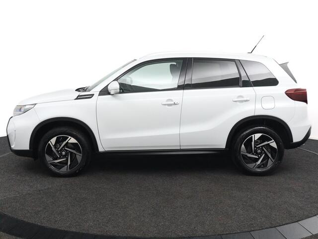 Suzuki VITARA 1.4 Boosterjet Style Smart Hybrid | Parkeersensoren Rondom | Alcantara Bekleding | Dodehoek Detectie | Navigatie | Stoelverwarming |