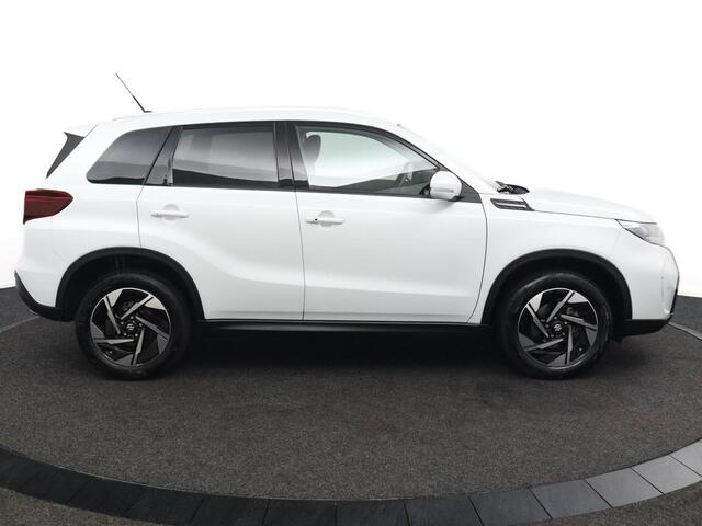 Suzuki VITARA 1.4 Boosterjet Style Smart Hybrid | Parkeersensoren Rondom | Alcantara Bekleding | Dodehoek Detectie | Navigatie | Stoelverwarming |