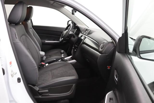 Suzuki VITARA 1.4 Boosterjet Style Smart Hybrid | Parkeersensoren Rondom | Alcantara Bekleding | Dodehoek Detectie | Navigatie | Stoelverwarming |