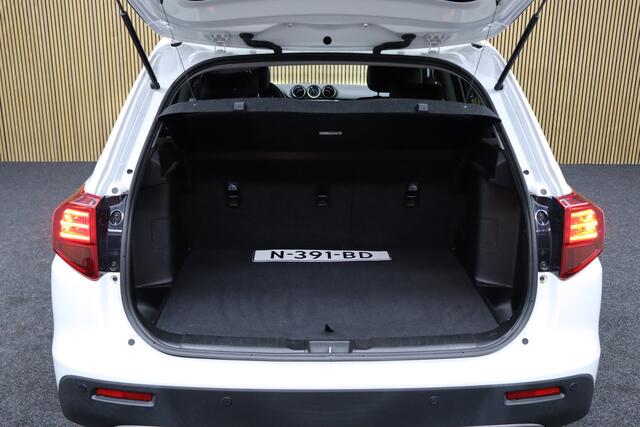 Suzuki VITARA 1.4 Boosterjet Style Smart Hybrid | Adaptive-cruise | Afneembare Trekhaak | Apple Carplay & Android Auto | Camera | Keyless | Clima | Dodehoekdetectie